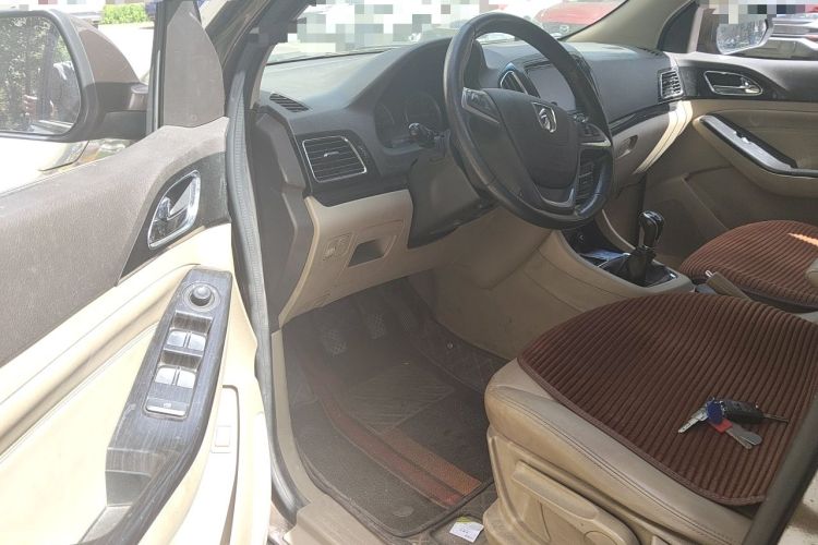 Used Baojun 730 2014 1.5L manual luxury trim 7 seats Driver Seat