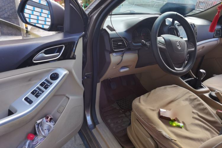 Used Baojun 730 2014 1.5L manual standard trim 7 seats Driver Seat
