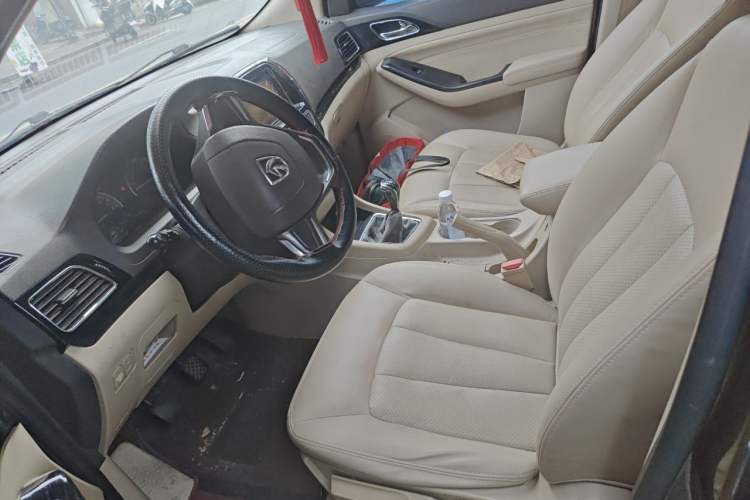 Used Baojun 730 2014 1.5L manual Comfort ESP version 7 seats Driver Seat