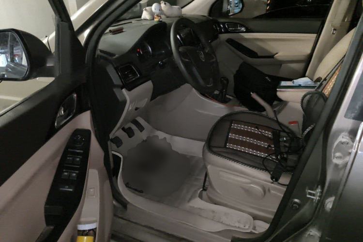 Used Baojun 730 2014 1.5L manual Comfort version 7 seats Driver Seat