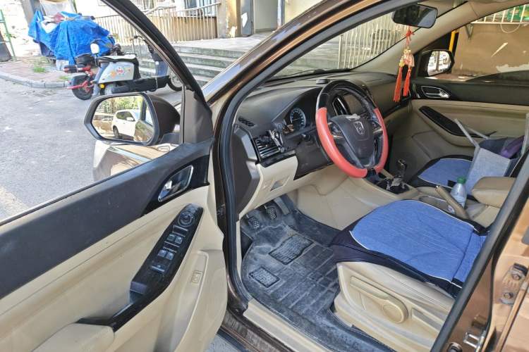 Used Baojun 730 2014 1.5L Manual Luxury Navigation ESP Version 7 Seats Driver Seat