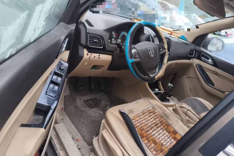 Used Baojun 730 2014 1.5L manual luxury trim 7 seats Driver Seat