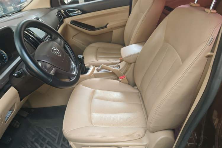 Used Baojun 730 2014 1.5L manual Comfort version 7 seats Driver Seat