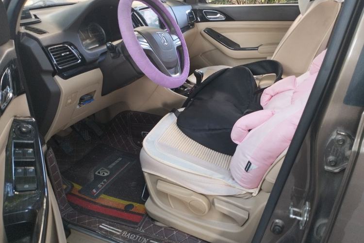 Used Baojun 730 2014 1.5L manual Comfort version 7 seats Driver Seat