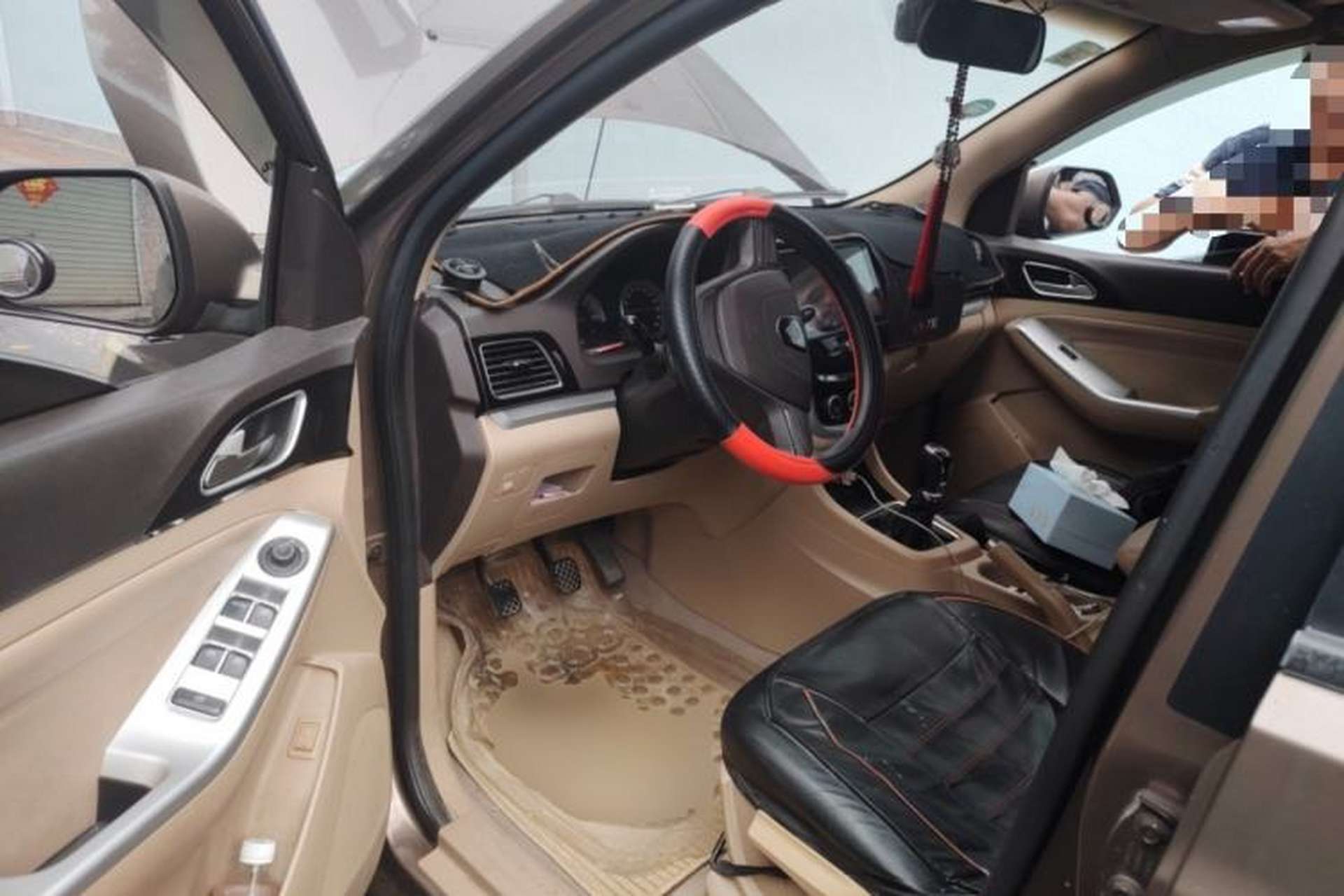 Used Baojun 730 2014 1.5L manual standard trim 7 seats Driver Seat