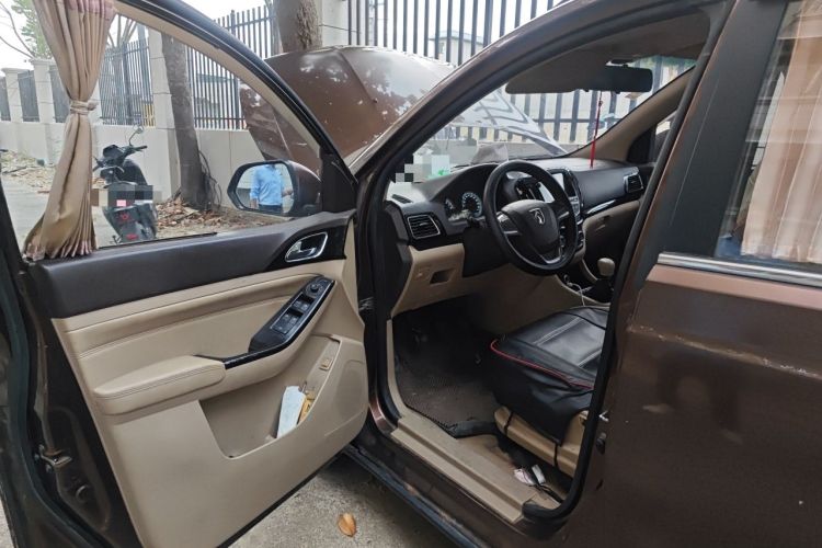 Used Baojun 730 2014 1.5L manual Comfort version 7 seats Driver Seat
