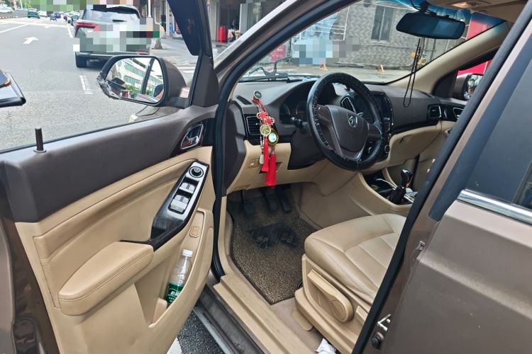 Used Baojun 730 2014 1.5L manual Comfort version 7 seats Driver Seat