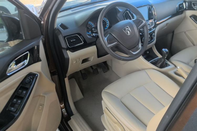 Used Baojun 730 2014 1.5L manual Comfort ESP version 7 seats Driver Seat