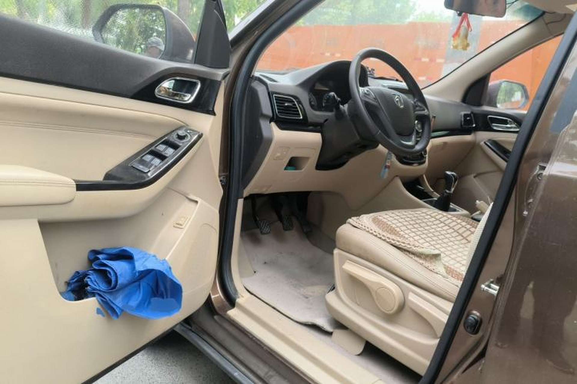 Used Baojun 730 2014 1.5L manual luxury trim 7 seats Driver Seat