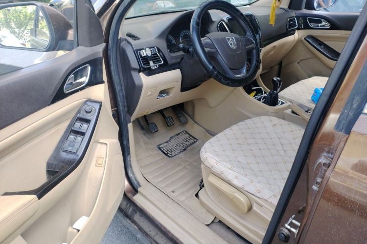 Used Baojun 730 2014 1.5L manual Comfort ESP version 7 seats Driver Seat