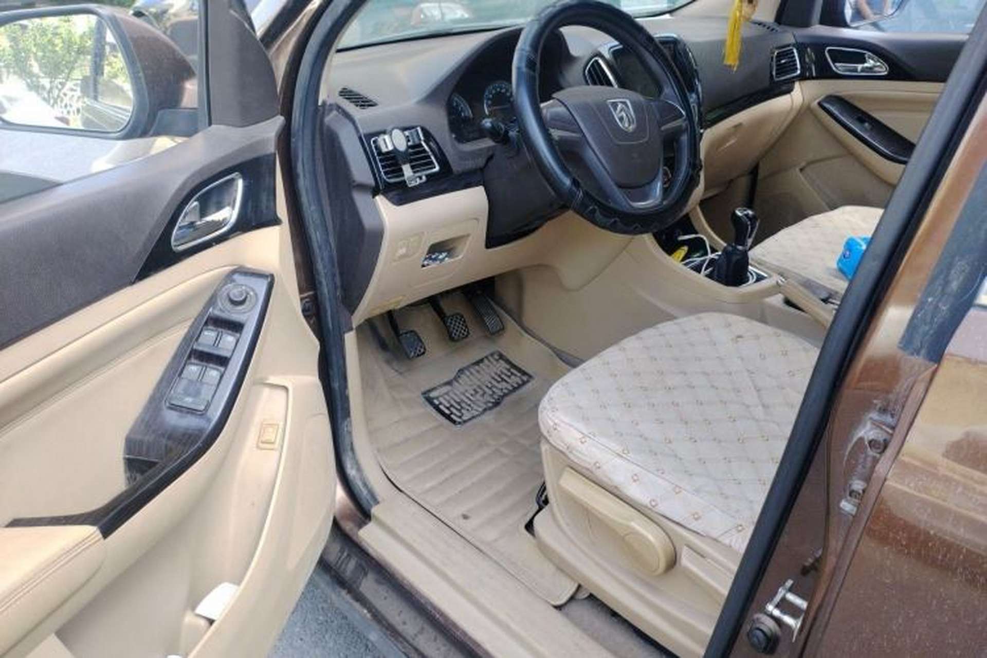 Used Baojun 730 2014 1.5L manual Comfort ESP version 7 seats Driver Seat