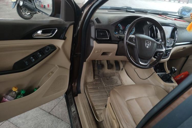 Used Baojun 730 2014 1.5L Manual Luxury Navigation ESP Version 7 Seats Driver Seat