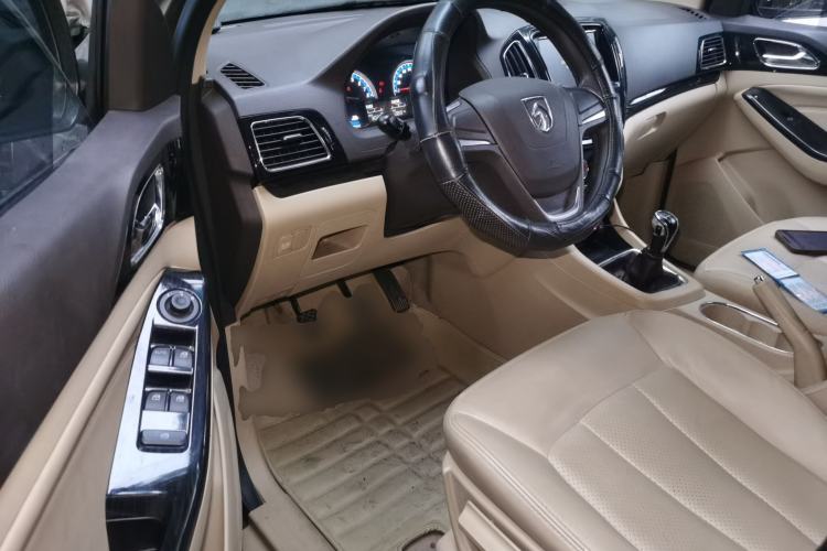 Used Baojun 730 2014 1.5L manual Comfort version 7 seats Driver Seat