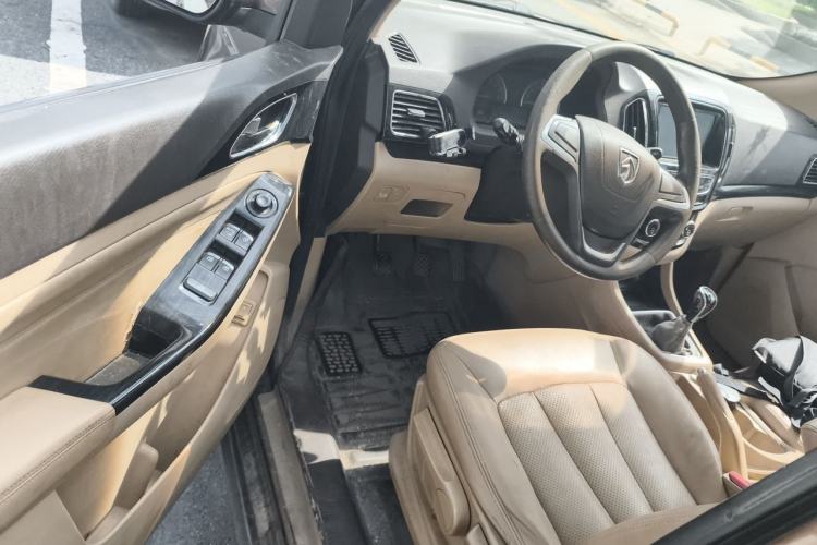 Used Baojun 730 2014 1.5L manual Comfort ESP version 7 seats Driver Seat