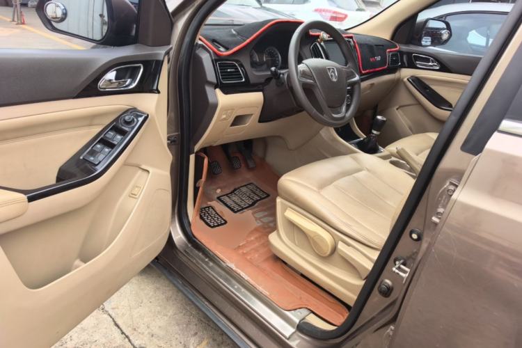 Used Baojun 730 2014 1.5L manual Comfort version 7 seats Driver Seat