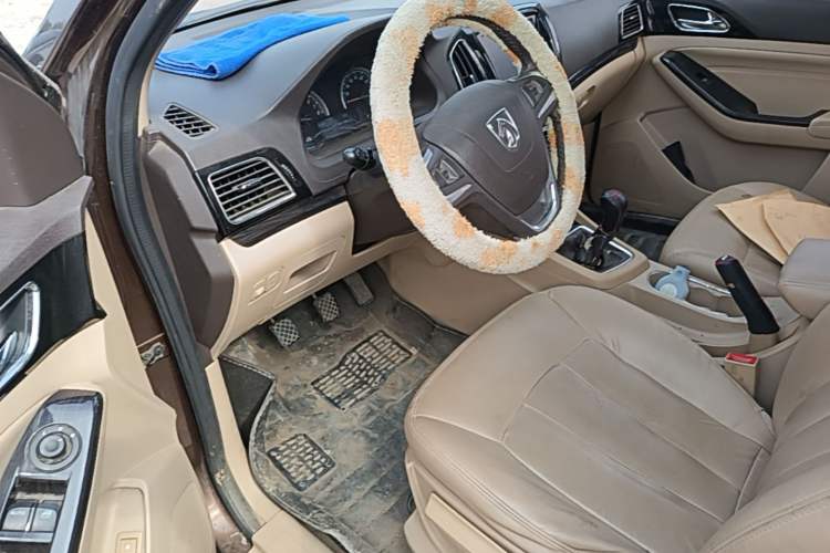 Used Baojun 730 2014 1.5L manual Comfort version 7 seats Driver Seat