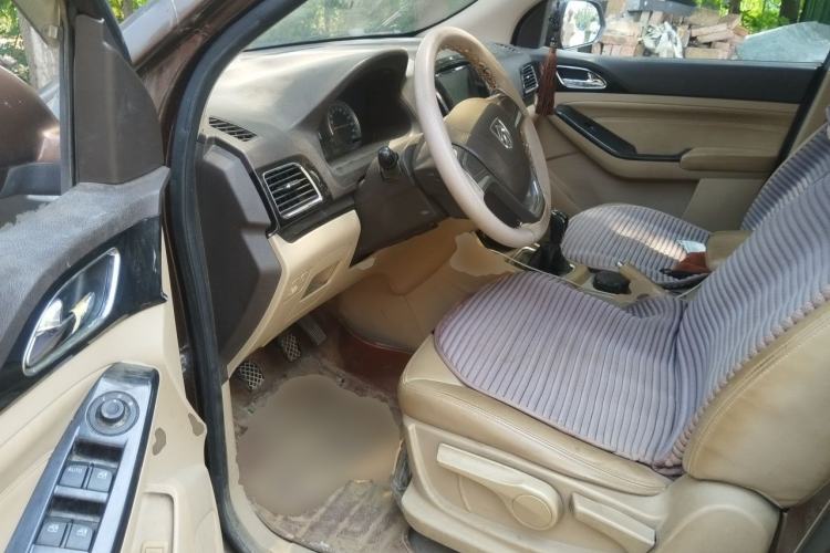Used Baojun 730 2014 1.5L manual standard trim 7 seats Driver Seat
