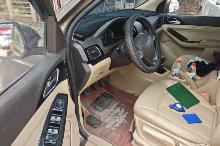 Used Baojun 730 2014 1.5L manual Comfort ESP version 7 seats Driver Seat