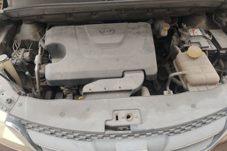 Used Baojun 730 2014 1.5L manual standard trim 7 seats Engine Bay