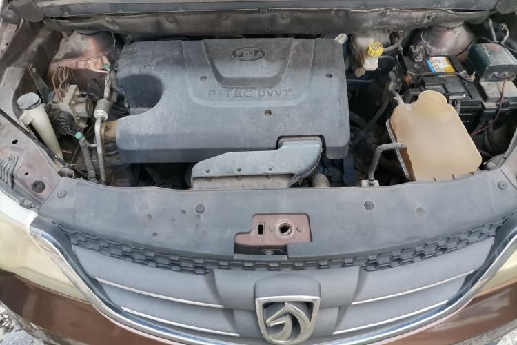 Used Baojun 730 2014 1.5L manual Comfort version 7 seats Engine Bay