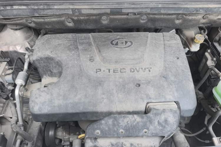 Used Baojun 730 2014 1.5L manual Comfort version 7 seats Engine Bay