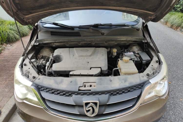 Used Baojun 730 2014 1.5L manual standard trim 7 seats Engine Bay