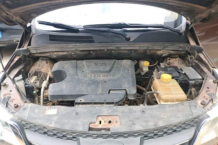 Used Baojun 730 2014 1.5L manual Comfort version 7 seats Engine Bay
