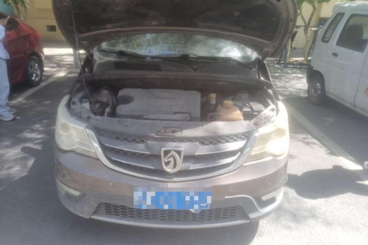 Used Baojun 730 2014 1.5L manual luxury trim 7 seats Engine Bay