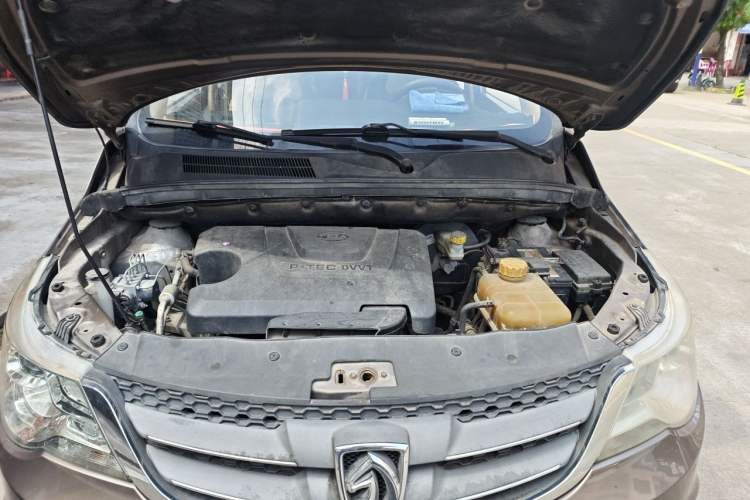 Used Baojun 730 2014 1.5L manual standard trim 7 seats Engine Bay