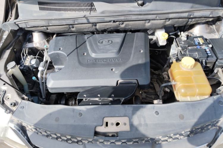 Used Baojun 730 2014 1.5L manual Comfort version 7 seats Engine Bay
