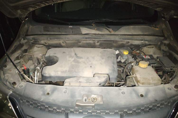 Used Baojun 730 2014 1.5L manual Comfort version 7 seats Engine Bay
