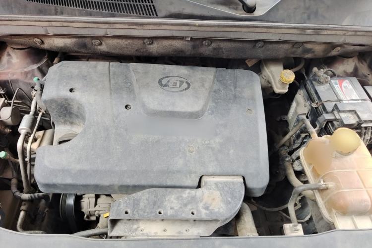 Used Baojun 730 2014 1.5L manual Comfort version 7 seats Engine Bay