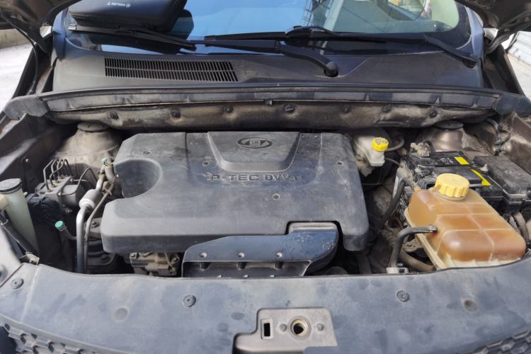 Used Baojun 730 2014 1.5L manual standard trim 7 seats Engine Bay