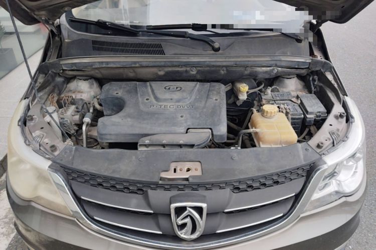 Used Baojun 730 2014 1.5L manual luxury trim 7 seats Engine Bay