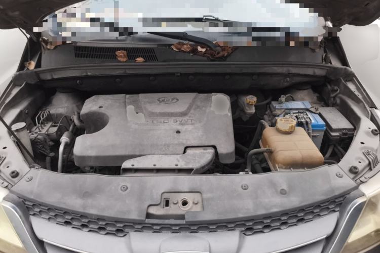 Used Baojun 730 2014 1.5L manual luxury trim 7 seats Engine Bay