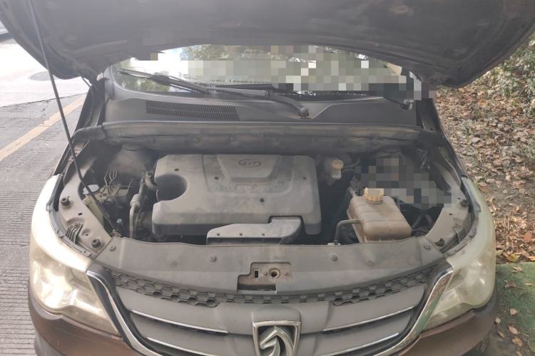 Used Baojun 730 2014 1.5L manual Comfort version 7 seats Engine Bay