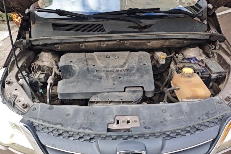 Used Baojun 730 2014 1.5L manual standard trim 7 seats Engine Bay