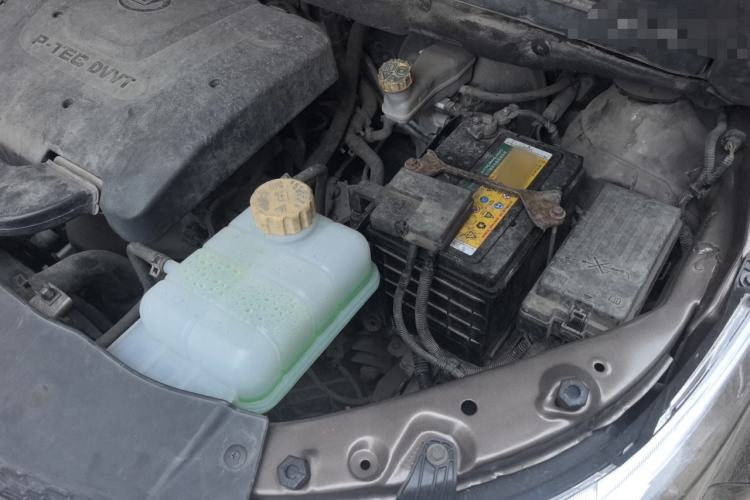 Used Baojun 730 2014 1.5L manual Comfort version 7 seats Engine Bay Left