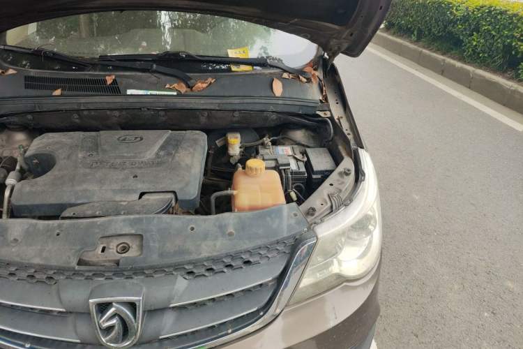 Used Baojun 730 2014 1.5L manual standard trim 7 seats Engine Bay Left