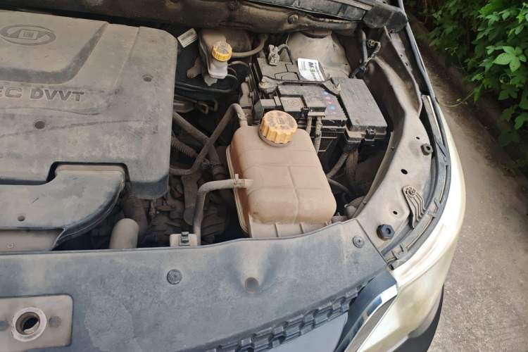 Used Baojun 730 2014 1.5L Manual Luxury Navigation ESP Version 7 Seats Engine Bay Left