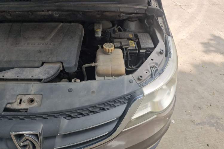 Used Baojun 730 2014 1.5L manual Comfort ESP version 7 seats Engine Bay Left