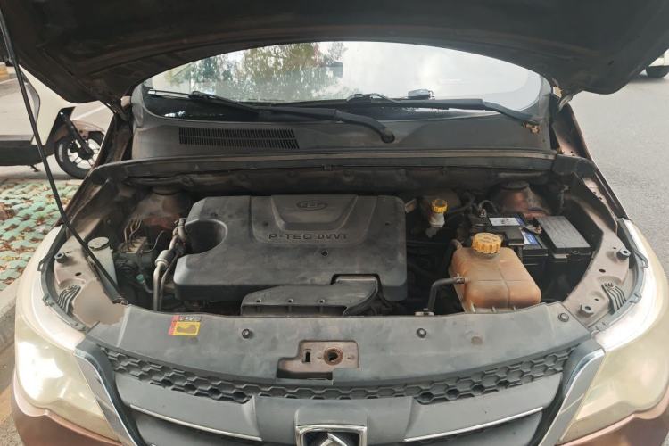 Used Baojun 730 2014 1.5L manual Comfort version 7 seats Engine Bay