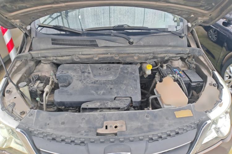 Used Baojun 730 2014 1.5L manual Comfort version 7 seats Engine Bay