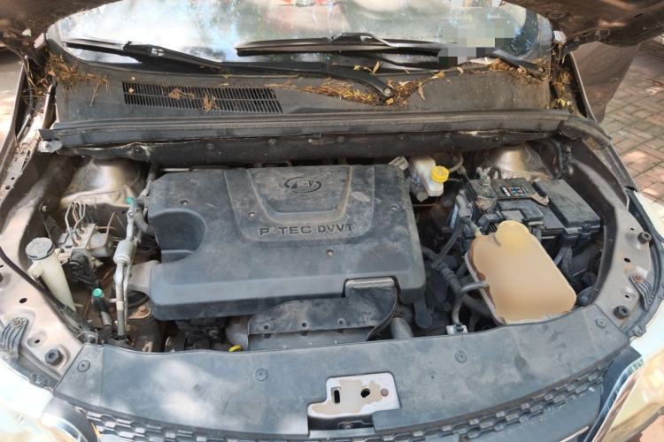 Used Baojun 730 2014 1.5L manual standard trim 7 seats Engine Bay