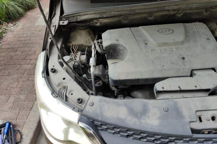 Used Baojun 730 2014 1.5L manual standard trim 7 seats Engine Bay Right