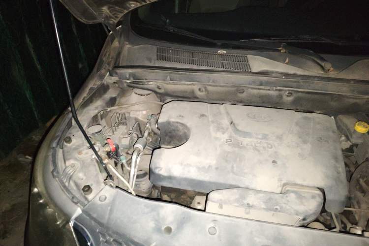Used Baojun 730 2014 1.5L manual Comfort version 7 seats Engine Bay Right
