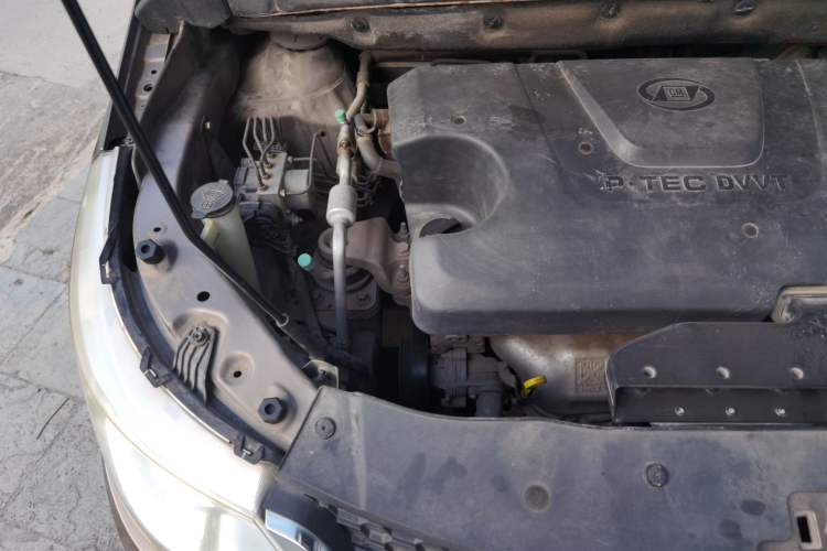 Used Baojun 730 2014 1.5L manual standard trim 7 seats Engine Bay Right