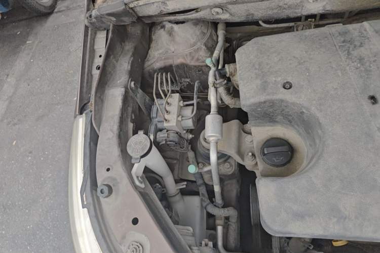 Used Baojun 730 2014 1.5L manual Comfort ESP version 7 seats Engine Bay Right
