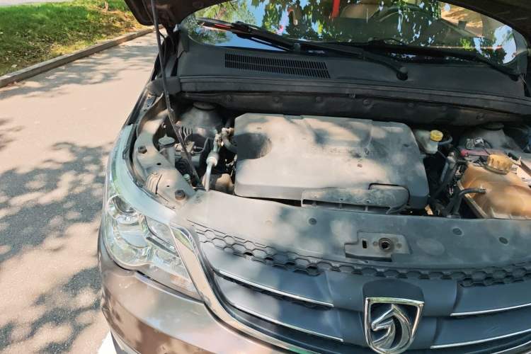 Used Baojun 730 2014 1.5L manual Comfort ESP version 7 seats Engine Bay Right