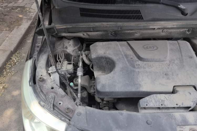 Used Baojun 730 2014 1.5L manual standard trim 7 seats Engine Bay Right